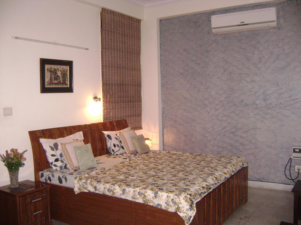 Sabs Bed And Breakfast New Delhi Room photo